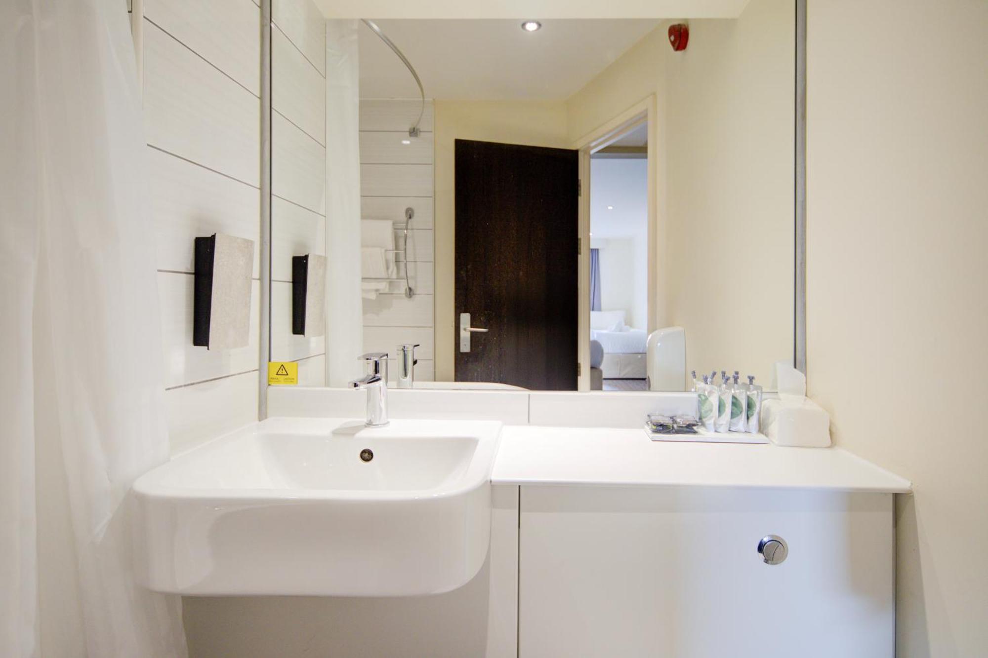 Belvilla Newport City Centre Hotel - Lifestyle Zewnętrze zdjęcie