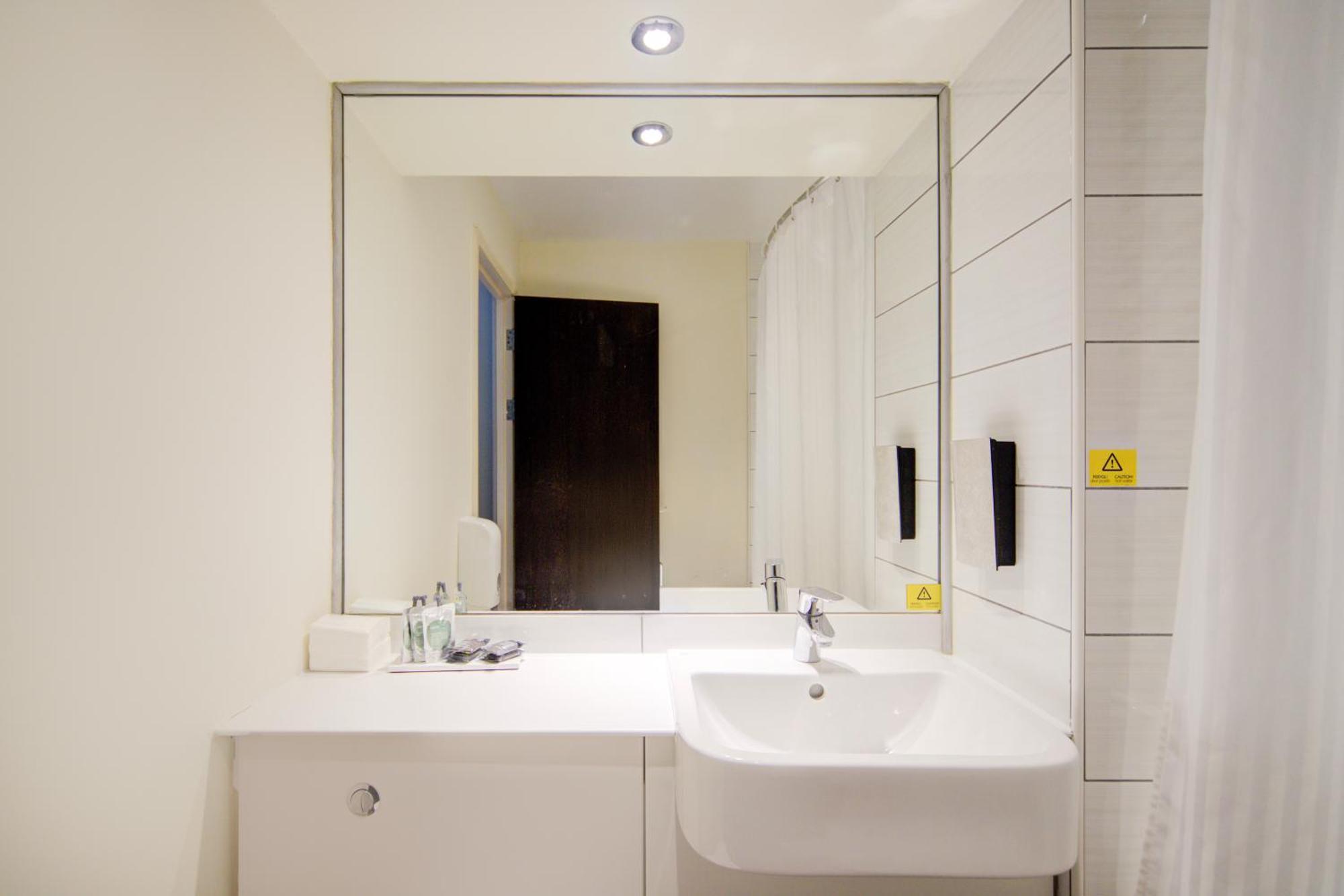 Belvilla Newport City Centre Hotel - Lifestyle Zewnętrze zdjęcie